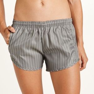 Oiselle distance shorts - gray chevron